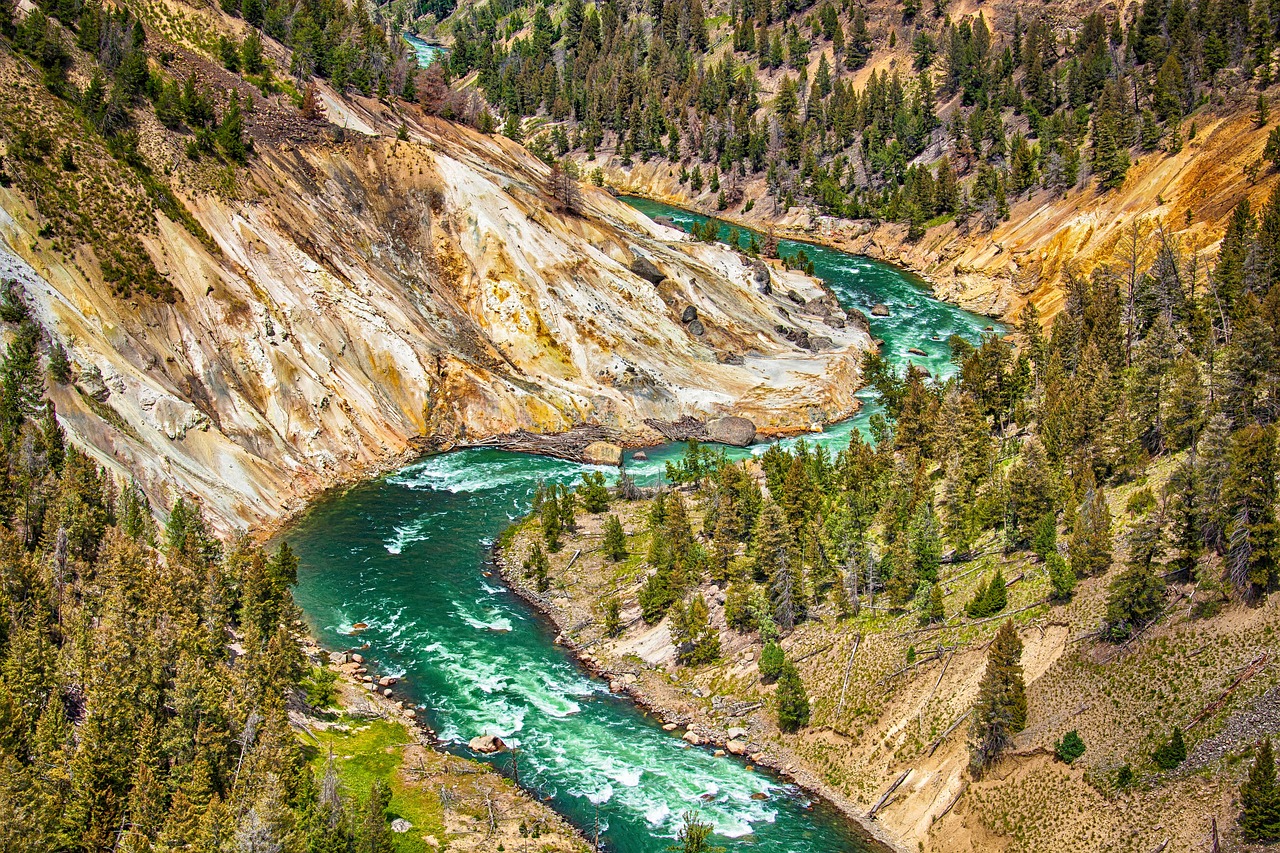 Experience the Beauty of Yellowstone's Geothermal Features